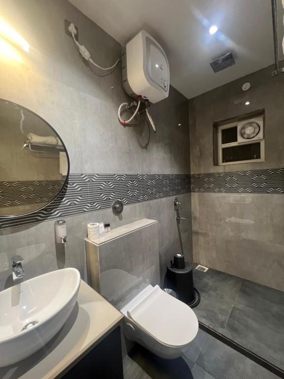 Family Room - Image 3